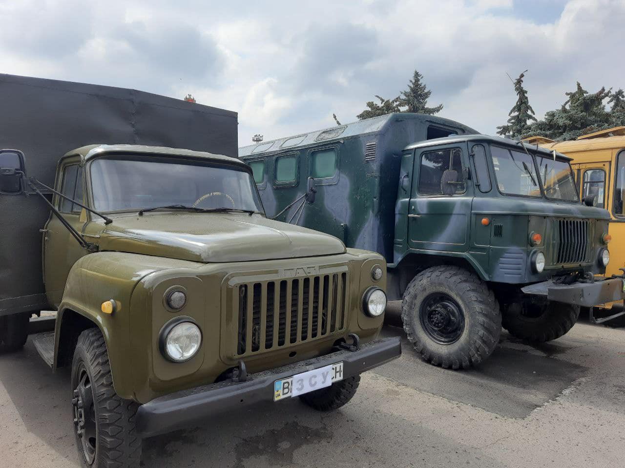 Передача більше трьох десятків одиниць техніки для Захисників України